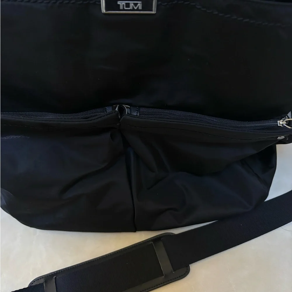 Tumi Convertible Messenger Tote - a “does it all” bag in great condition. - Picture 6 of 12